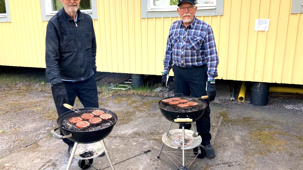 PRO Mjölkudden-Notviken hade en trevlig fest med grillning av "mästerkockarna" Lars-Åke och Birger.