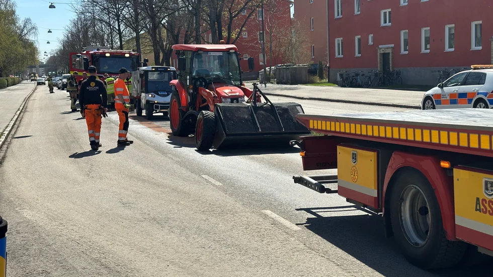 Köer uppstod när traktorn skulle bärgas efter hjulhaveriet. 