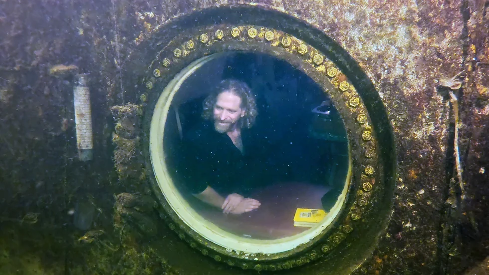 Joseph Dituri, professor vid University of South Florida, har slagit rekordet för att ha levt längst under ytan utan tryckutjämning. Arkivbild.
