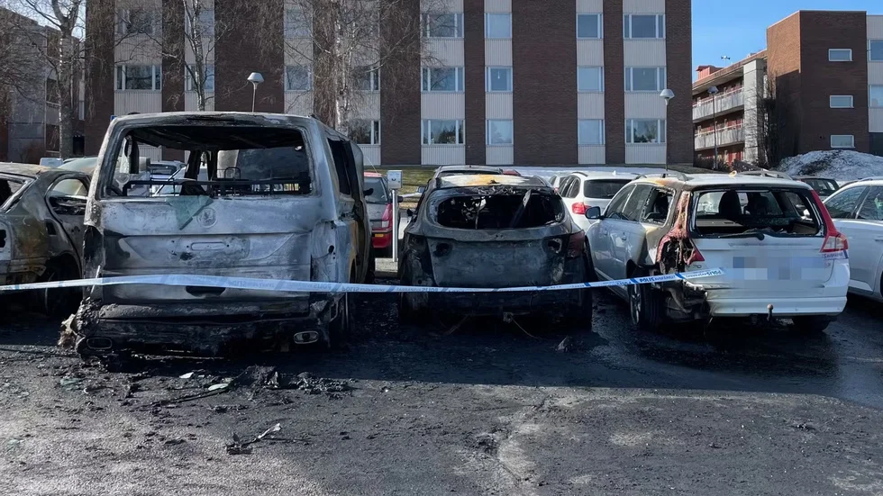 Flera bilar skadades i branden, varav fem totalförstördes.