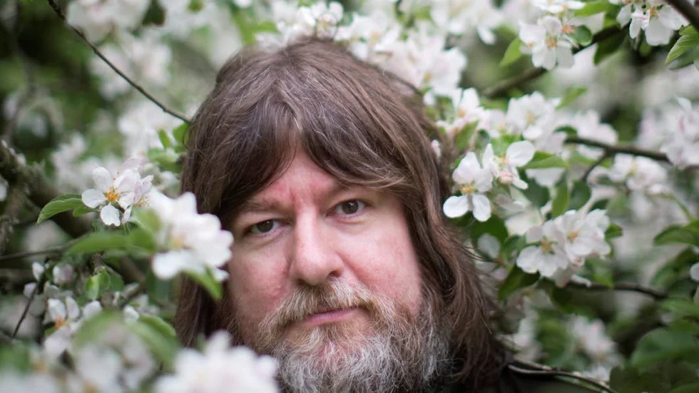 Blommar upp. Ebbot Lundberg är en av de mest färgstarka rockpersonligheter som landet begåvats med.