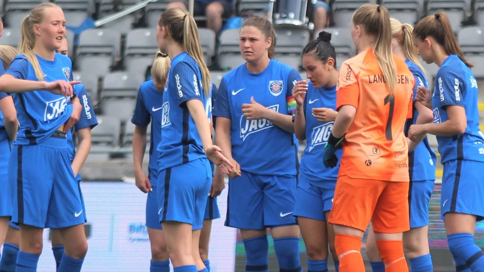 Eskilstuna United föll tungt på bortaplan under lördagen mot serieledaren AIK.