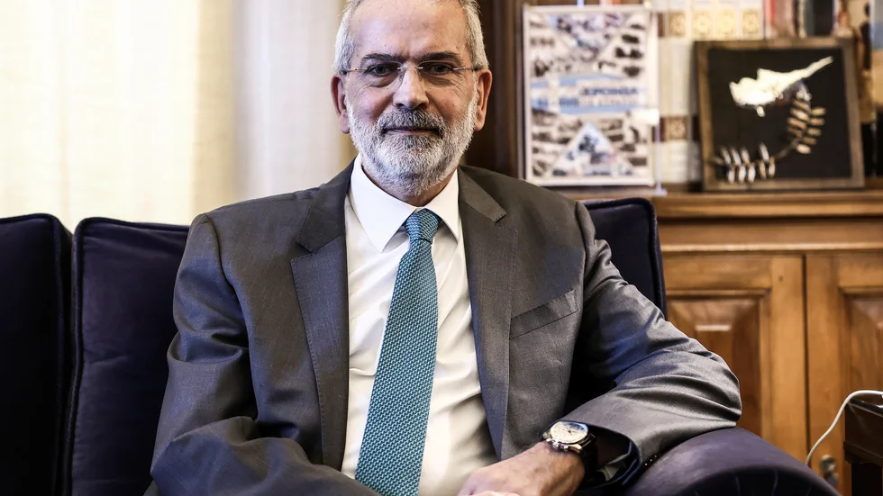 Ioannis Sarmas ska leda Greklands övergångsregering.