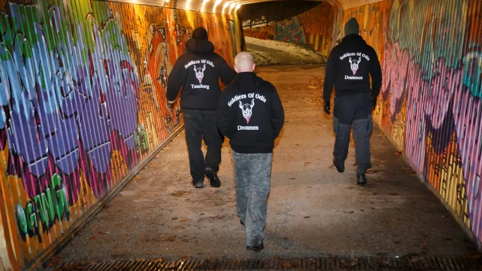 Bilder från när Solders of Odin Drammen, Norge, patrullerade på gatorna.