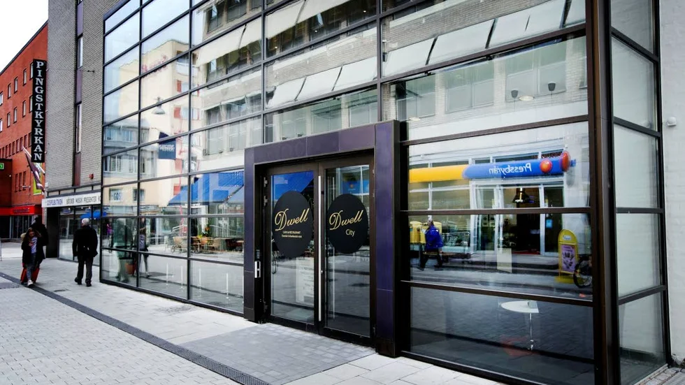 Dwell city ligger centralt på S:t Persgatan och har stora spanvänliga fönster mot gågatan.