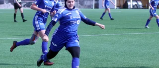 "Jag är tjejen som alltid går omkring med en fotboll"