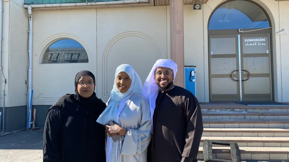 Kowsar, Ikram och Ilyas är några av de som var på plats vid Uppsala Moské för att fira att fastemånaden Ramadan avslutats.