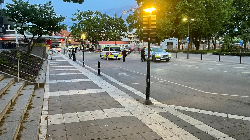 Flera polispatruller kom till ett större ungdomsbråk på Järntorget i Oxelösund den 7 juni. Även på lördagsnatten blev det stort bråk mellan ungdomar.