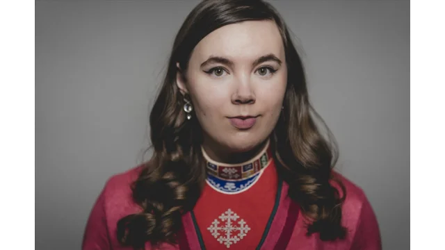 Moa Backe Åstots nya ungdomsroman "Fjärilshjärta" handlar om samisk identitet och tar upp frågan om vad som krävs för att få kalla sig same.