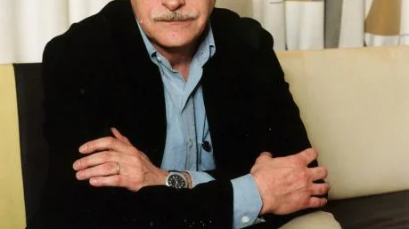 Den italienske författaren Antonio  Tabucchi har ett elakt öga till det egna  landets mest förödande exploatör av popuiärkulturen -- Berlusconi. Bild: Cato Lein