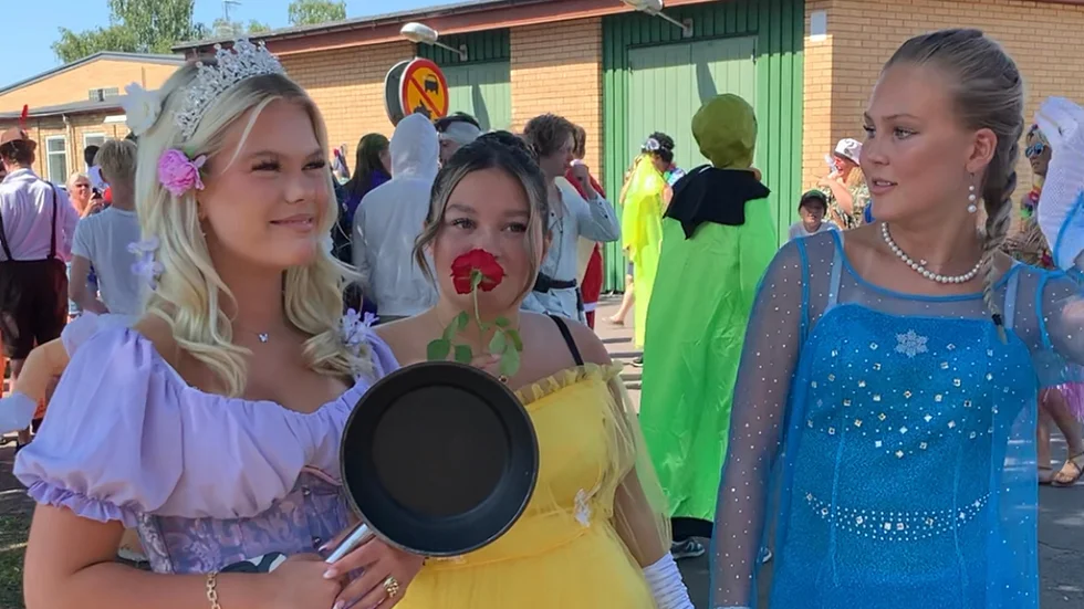 Att Saga, Saga och Siri valde sagotema var inte så konstigt. De är princessorna Rapunzel, Belle och Elsa.