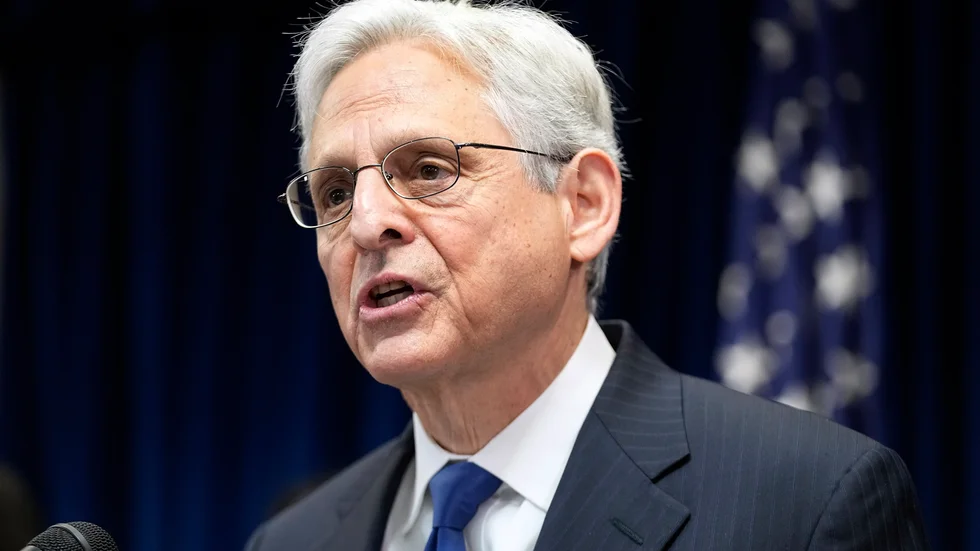 USA:s justitieminister Merrick Garland under fredagens presskonferens i Minneapolis.