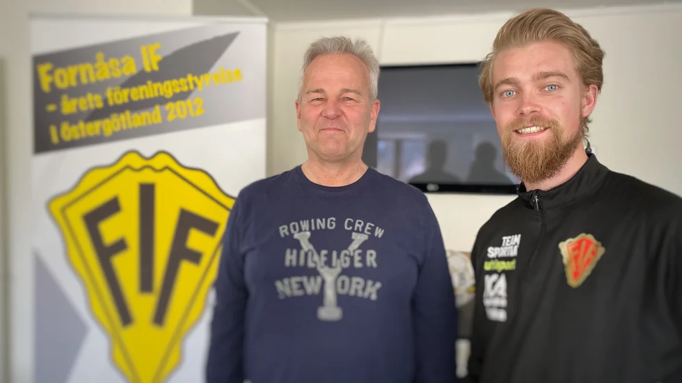Fornåsa IF:s Torbjörn Jonzon och Mikael Säberg, till höger, kan glädjas åt att konstgräs står klart i Fornåsa i höst.