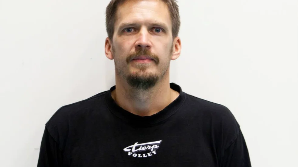 Marcus Vikander, långvarigt delaktig i Tierp Volley, lägger tränarrollen på hyllan tills vidare. "Jag har mycket att ta igen med familjen", säger han om beslutet.