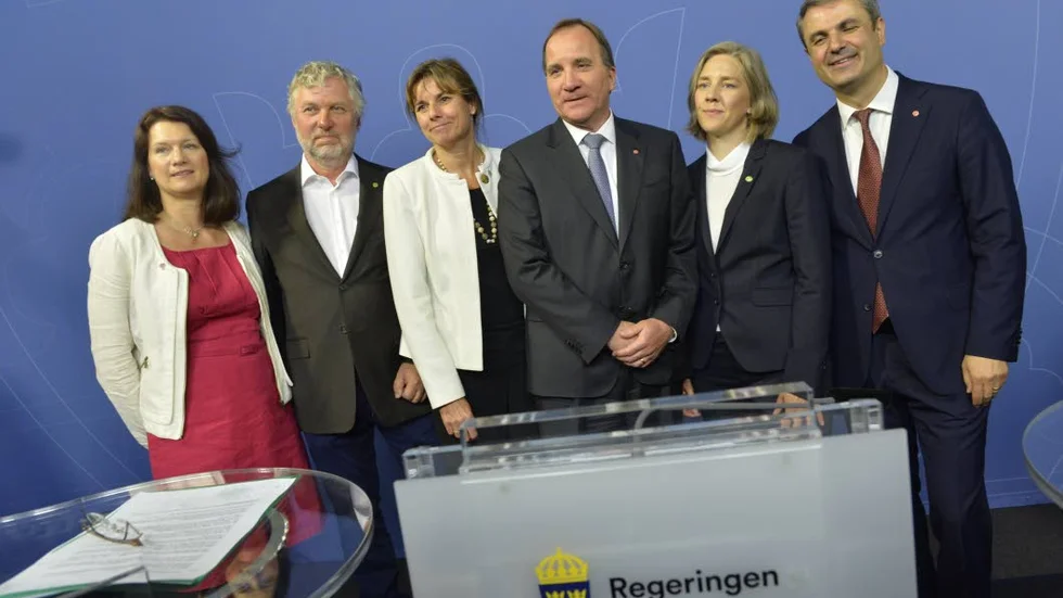 Ny uppställning. Från vänster Ann Linde, Peter Eriksson, Isabella Lövin, Stefan Löfven, Karolina Skog och Ibrahim Baylan.