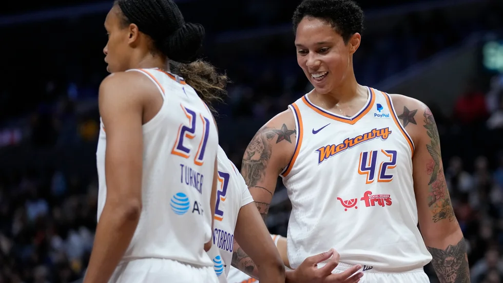 Brittney Griner (nummer 42) i samband med nattens match mot Los Angeles Sparks.
