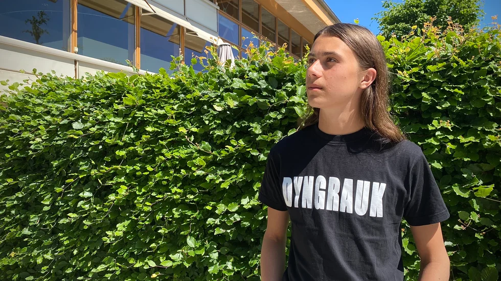 Nils Karlman, 16 år från Ljungsbro, brinner för skådespeleri och att underhålla människor. 

”Alla människor har ju ett bekräftelsebehov och jag tror att när du får en ovation för att du har gjort någonting från scen, så blir det en drivkraft. Sen så försöker jag alltid ha någon form av humoristiskt förhållningssätt och då blir det väldigt roligt också.”