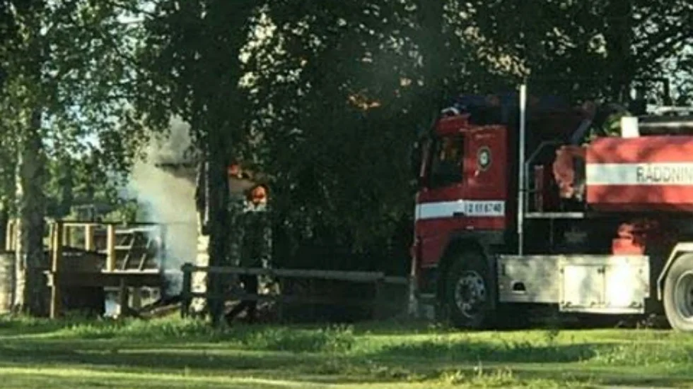 En bastu på campingen började brinna vid 20-tiden på onsdagen.