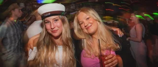 Vimmelbilder: Studenternas festnatt i Luleå blev vild