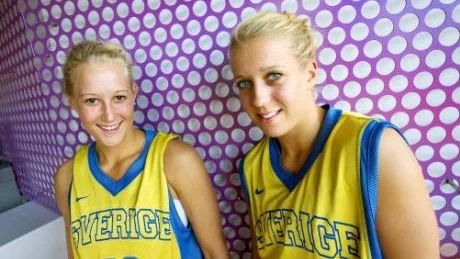 Dolphinsspelarna Malin Aasa och Johanna Källman ser fram emot EM-kvalet som startar i Stadium Arena i dag. Svenska landslaget inleder mot Slovenien.Foto: Niclas Sandberg