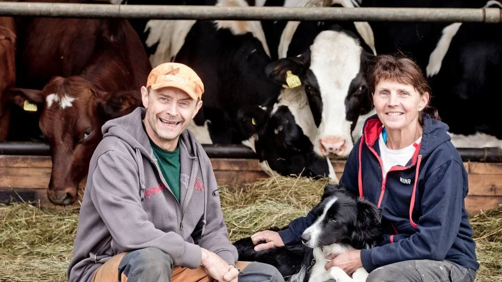 Nina Olovsson, här med maken Dick och vallhunden Ian, påpekar att bönderna och LRF kan och vill vara med och påverka vår gemensamma framtid. (Arkivbild)