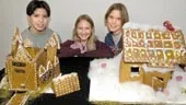 Igår kom första bidraget in till Norrköpings Konstmuseum och dess pepparkakshustävling. Bakom bidraget återfinns från vänster Raul Sepulveda, Frida Münter och Emmy Berlin från Hagebyskolan.
FOTO: JANNE FORSBY