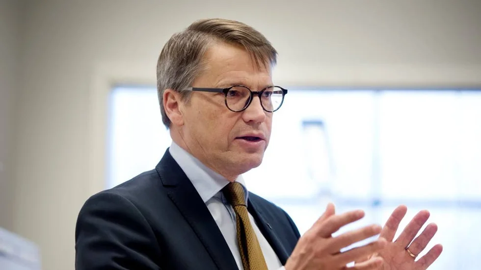 Socialminister Göran Hägglunds tandvårdslag till en lag med många hål. Det är hög tid att den reformeras och inkorporeras med hälso-och sjukvårdlagen.