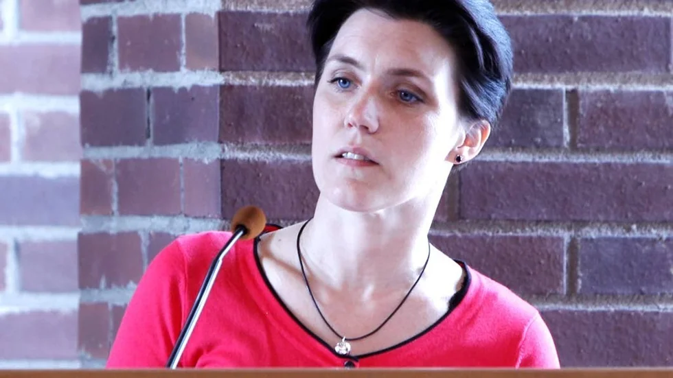 Centerpartiets gruppledare Matilda Wiklund lyfte frågan om den ekonomiska situationen på skolorna i Vidsel, Korsträsk och Vistträsk.