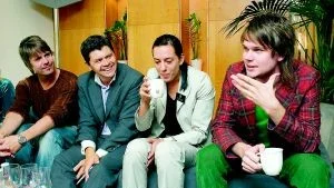 Grand Hotel avslöjade igår att det erbjuds show till hotellets julbord. I showen glittrar bland andra Fame Factory-stjärnan Johan Östberg. På bilden: Pontus Helander från nöjesföretaget Chop Event, hotellchefen Krister Eriksson, Lina Blomquist från Grand Hotel och Johan Östberg.
Foto: Niclas Sandberg (011-200 464)
niclas. sandberg@folkbladet.se