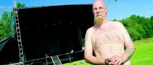 Scenen klar att tas i besittning