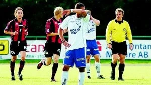 IFK Norrköping fick en tung resa hem från Vällingby igår. Sett till chanser och spel var hemmalagets uddamålsseger allt annat än rättvis. På bilden deppar Bruno Santos efter BP:s 2-0-mål.
Foto: Robert Svensson (011-200 463)
robert.svensson@folkbladet.se