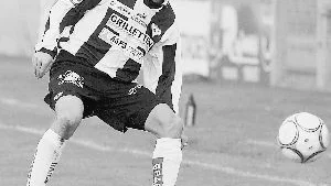 Lasse Ström klev av derbyt i tisdags. Sylvia-tränaren Jan Vikström medger att ledningen kan ha ansvar för spelarnas skador den senaste tiden.
Foto: Robert Svensson