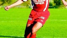 Aziz Tafer (här på bilden) och Dago Funes kan inom kort förstärka Eneby BK, jumbolaget i division 3. Laget har fortfarande inte gjort ett enda seriemål 2005.
Foto: Robert Svensson