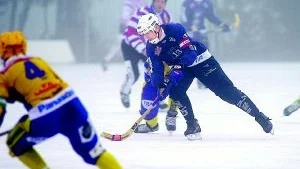 Martin Johansson ser fram emot matchen och tycker det är kul att lira bandy med bröderna.
ARKIVFOTO: JANNE FORSBY