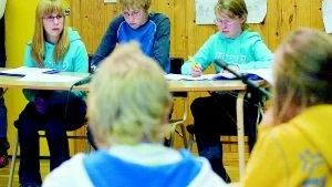 Sanna Björk (målsägande), Andreas Jenderberg (målsägande) och Ellinor Sundberg (advokat) är några av sexorna som medverkade i rättegången på Hällestads skola.
Foto: Titti Olovsson (0122-131 75)
titti.olovsson@folkbladet.se