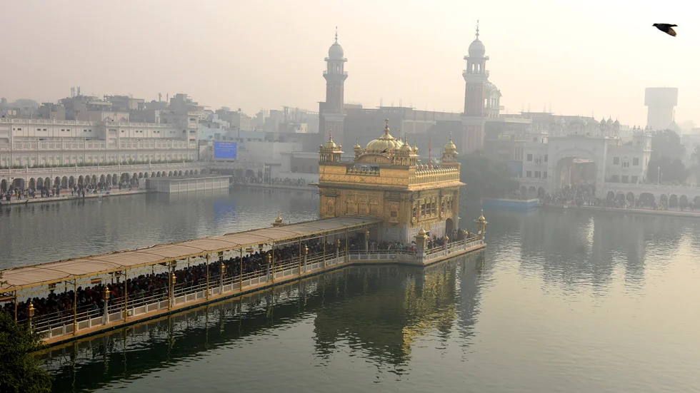 Det gyllene templet i staden Amritsar i Punjab är sikhernas viktigaste helgedom. Arkivbild.