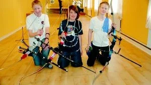 Finspångs Bågskytteklubb förfogar över ett antal lovande skyttar. Dit hör 13-åringarna Alexander Bjurvald Gistedt, Jesper Adolfsson och Philip Kjellander som härom veckan tog JSM-guld inomhus i klassen HF 13.
Foto:Gunnar Johansson