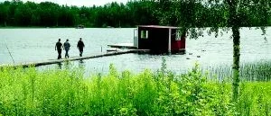 Emil och Robert har en flotte med hus