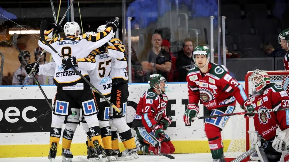 JUBEL. Skellefteåjubel sedan Andrew Calof gjort segermålet mot Frölunda.