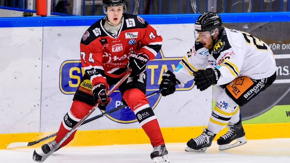 I CENTRUM. Petter Mäkitalo, PHC, stod i centrum under matchen mot Asplöven. Han blev trippad innan 0-1 och gjorde 1-2. (arkivbild)