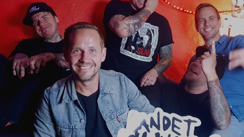 Bandet Ellington består av Simon Fors, Torkel Engström, Viktor Levin, Christoffer Wallman och Kalle Lindberg. Den 29 oktober spelar de på Dynamo tillsammans med Sir Reg och Saturdays Heroes.