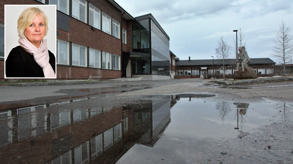 Föräldrar till elever på Sjöparksskolan är oroliga över att barnens lektioner blir inställda. Förvaltningschefen Eva Martinsson beskriver situationen som svår.