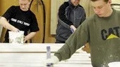 Det borde vara lättare att hitta fler praktikplatser i Finspång. Det tycker  Kimmo Rikkonen, Pontus Karlsson och Terje Sneeggen, som går andra året på byggprogrammet på Bergska.
FOTO: CHRISTINE LINDSTRÖM (praktikant)