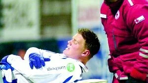 Patrik Jönsson kan vara borta resten av superettan om det vill sig illa. Ni kanske kommer ihåg hur han bröt armen förra hösten, dessutom har IFK-kämpen också haft hjärtproblem.
FOTO: JANNE FORSBY