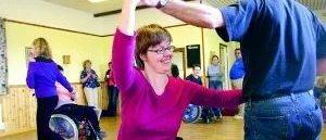 Rullstolen inget hinder för den som vill dansa