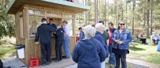 Korv i papper serveras i nostalgikiosk