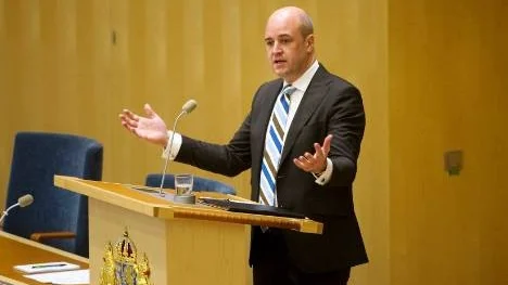 Fredrik Reinfeldt (M) har ett block. I vart fall än så länge.