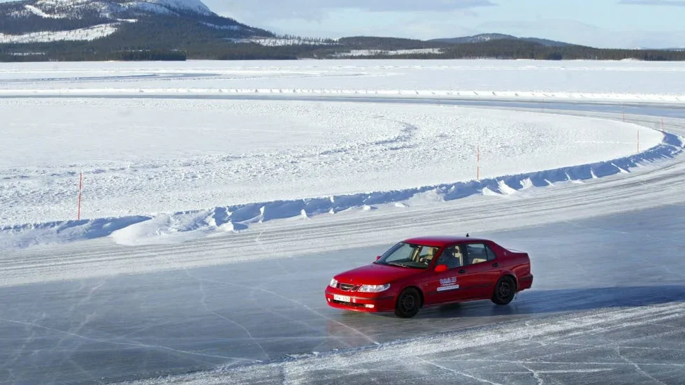 Snö. En snöakademi ska ge bättre snökunskaper som kan användas av bland andra däcktestindustrin. (Arkiv bild)