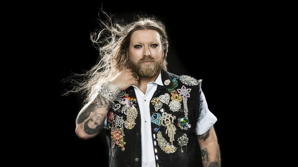 Show. Rickard Söderberg längtar efter att få skratta, gråta, älska och bli förbannad tillsammans med publiken. I mars kommer hans nya show till Piteå och Älvsbyn.