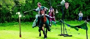 Till medeltiden i full galopp